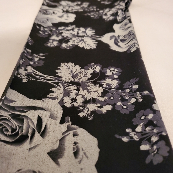 Selling Beautiful Blue Floral Leggings - Picture 7 of 9